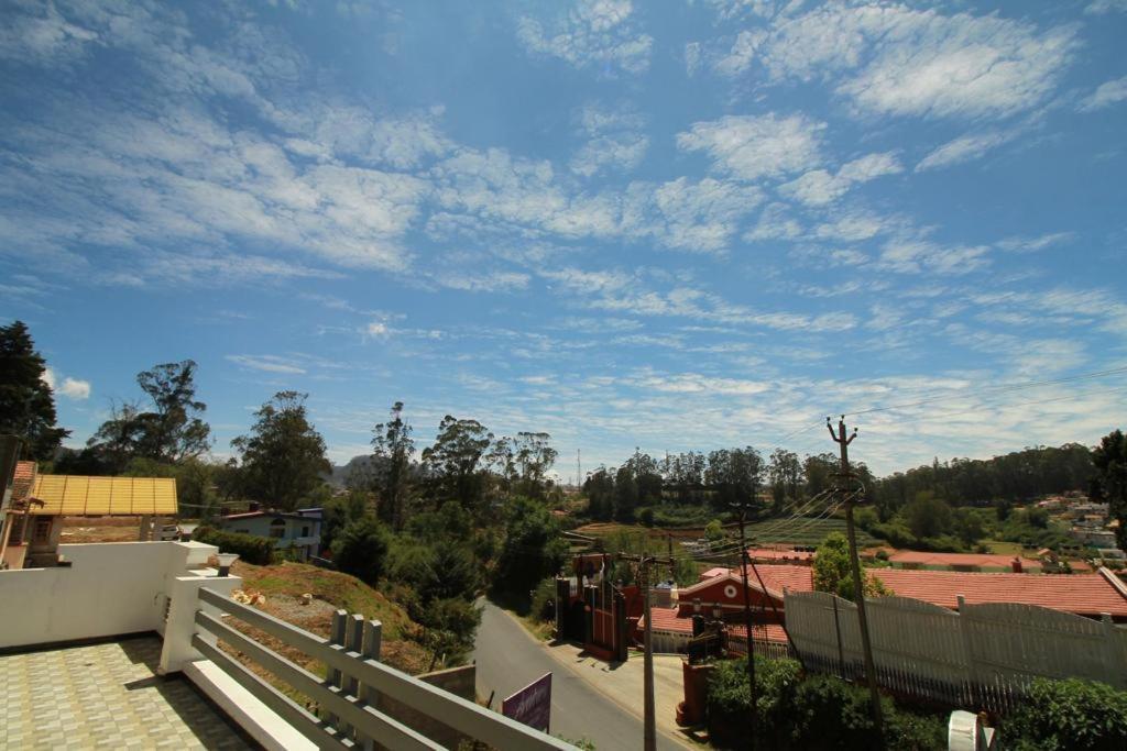 Pinehill Suits Udagamandalam Exterior photo