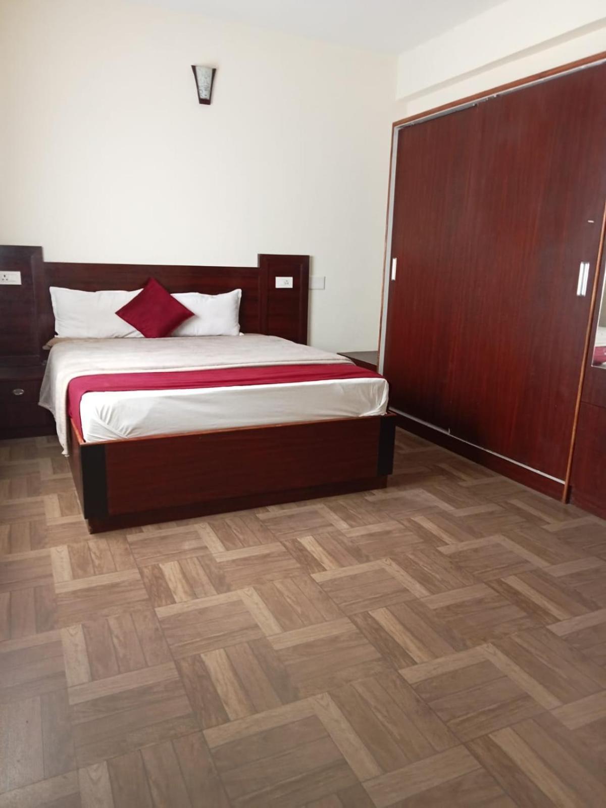 Pinehill Suits Udagamandalam Exterior photo